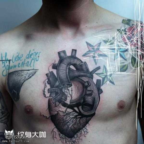 胸部轮回心脏纹身图案