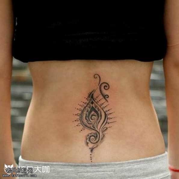 腰部个性花藤纹身图案