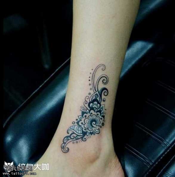 腿部个性花藤纹身图案