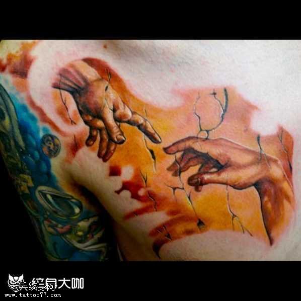 胸部上帝手纹身图案