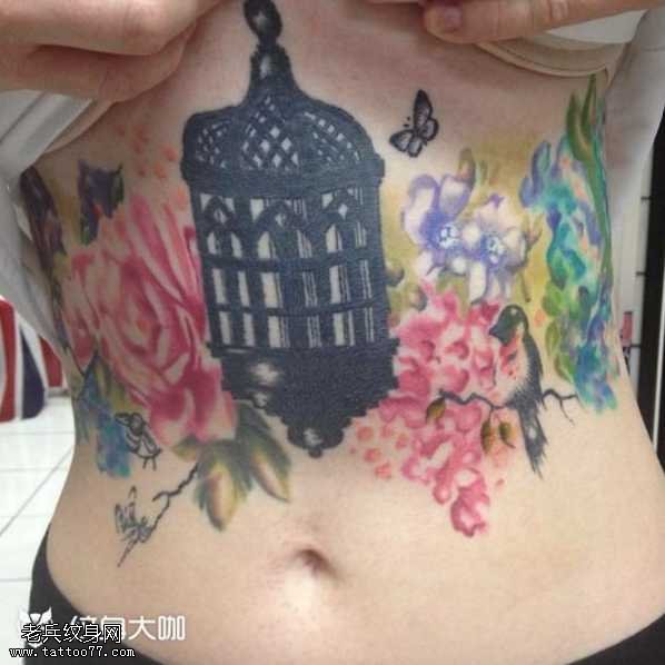 腰部彩花朵鸟笼纹身图案