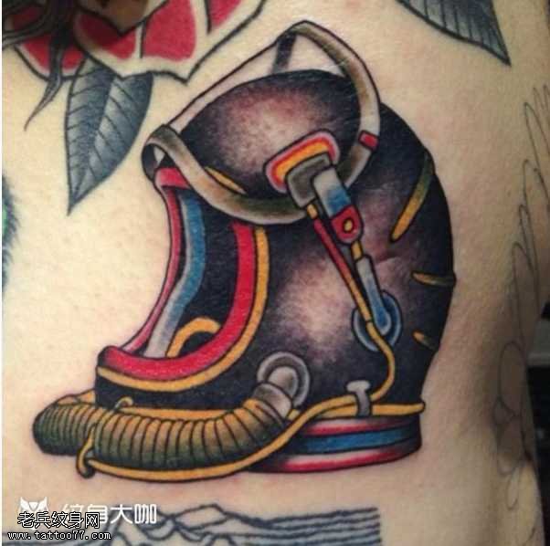 腰部装甲纹身图案