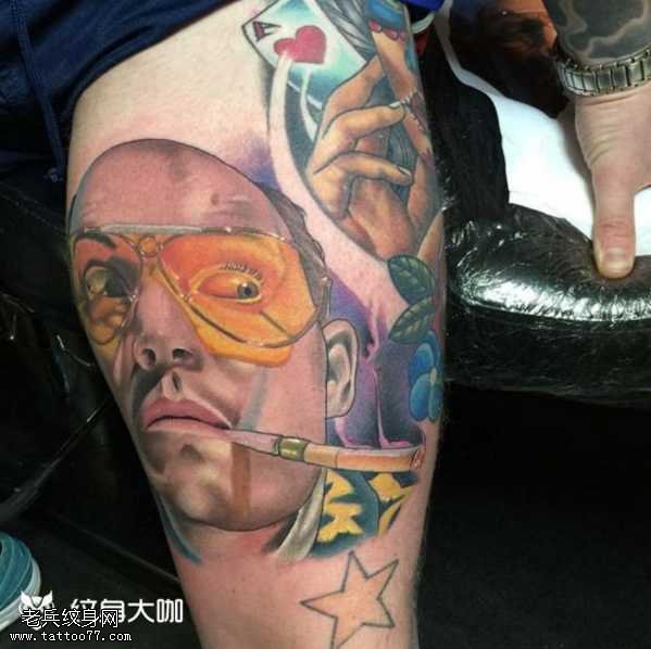 腿部老头纹身图案