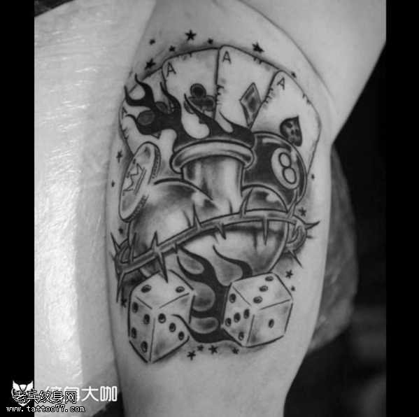 腿部卡牌金钱纹身图案