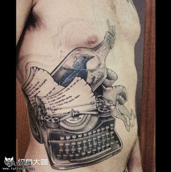 腰部打字机纹身图案