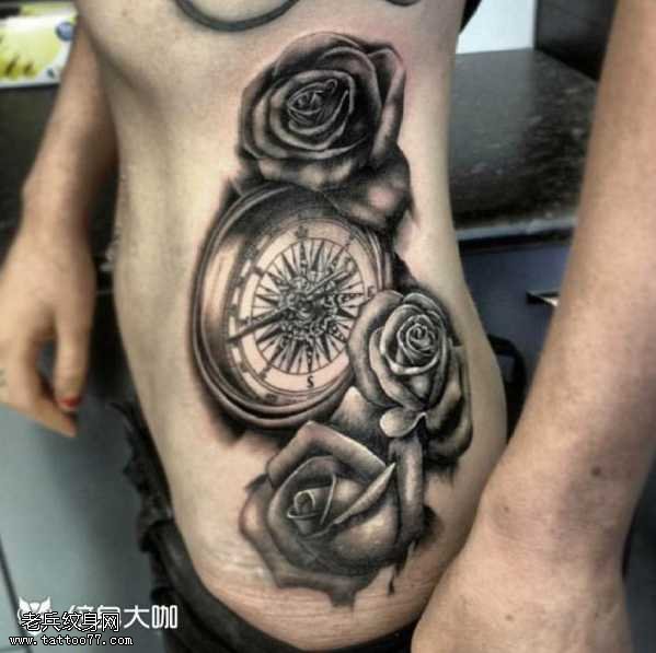 腰部指南针玫瑰纹身图案