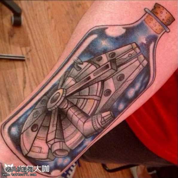 腿部星球镜纹身图案