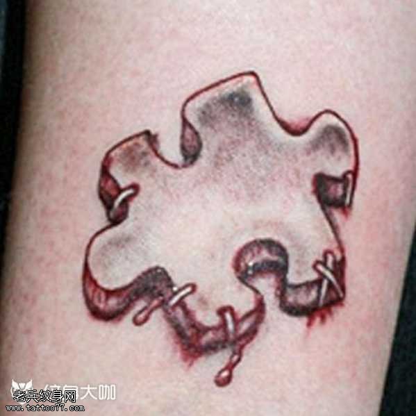 腿部拼图纹身图案