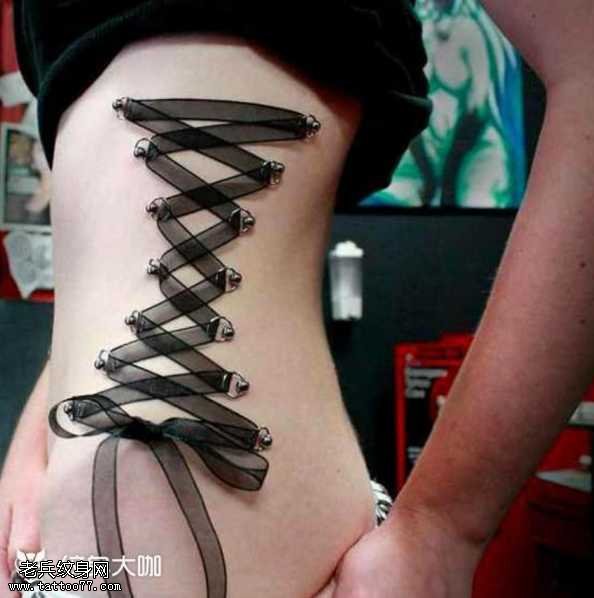 腰部蝴蝶结纹身图案