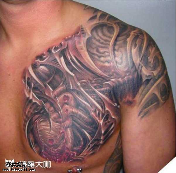 胸部生化机械纹身图案