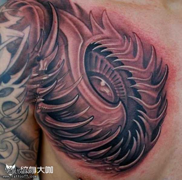 胸部机械纹身图案