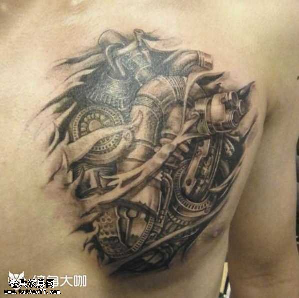 胸部机械纹身图案
