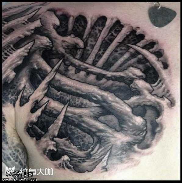 胸部骨骼纹身图案