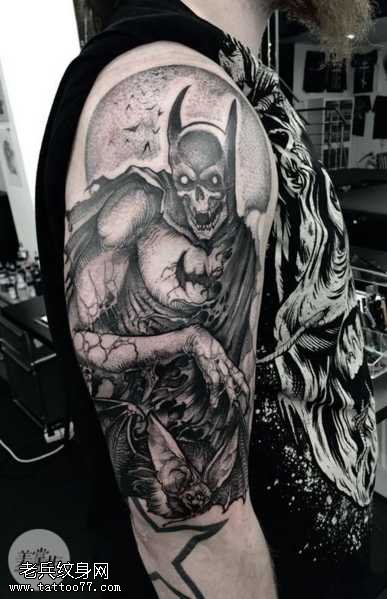 胳膊蝙蝠侠骷髅纹身图案