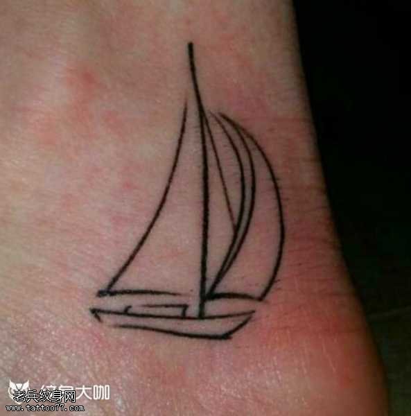 脚部小船锚纹身图案