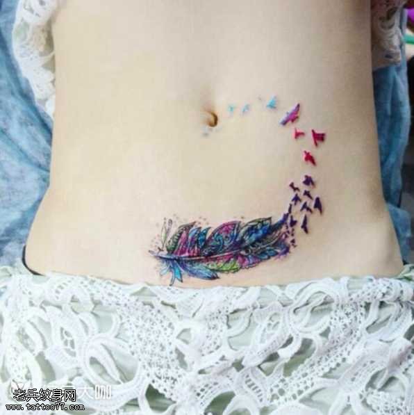 腰部彩羽毛纹身图案