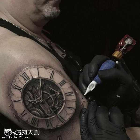 胳膊机械闹钟纹身图案