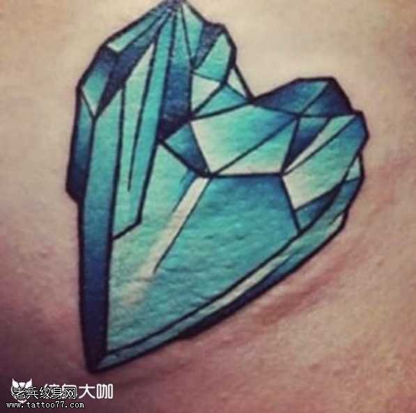 腰部逼真钻石纹身图案