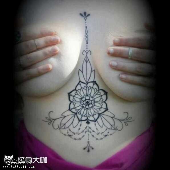 腹部花藤纹身图案