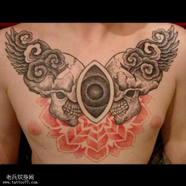 胸部眼皮骷髅纹身图案