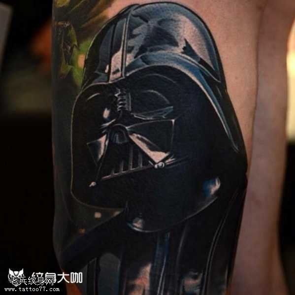 腿部星战面具纹身图案