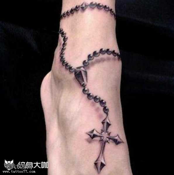 脚部十字架链纹身图案
