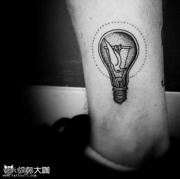 腿部电灯泡纹身图案