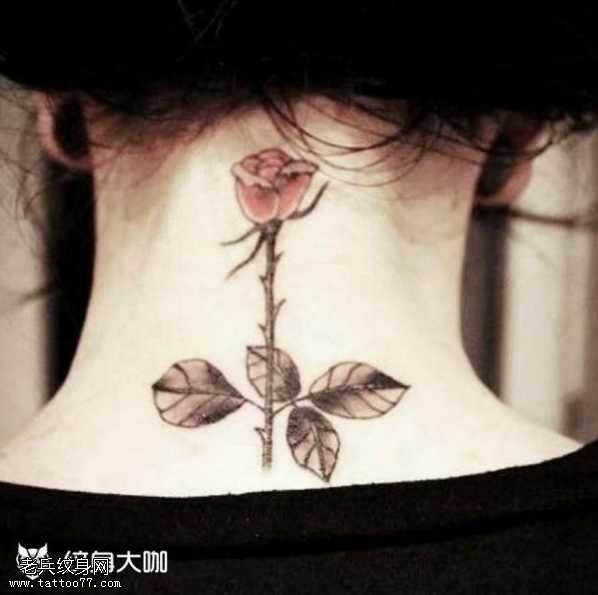 脖子小玫瑰纹身图案