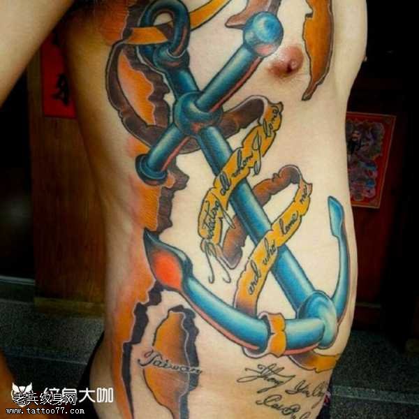 腰部船锚纹身图案