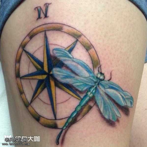 腿部指南针蛾纹身图案