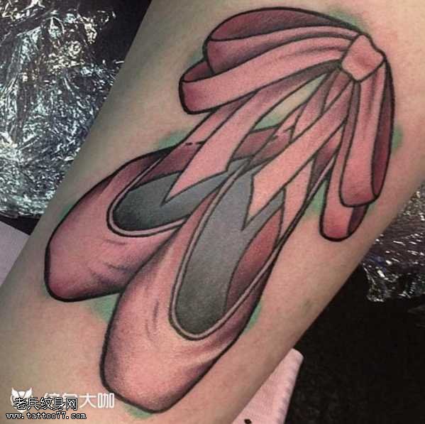 蕾丝鞋纹身图案