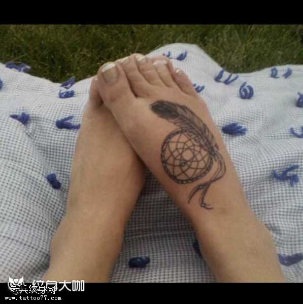 脚部捕梦网纹身图案