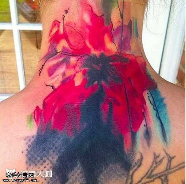 脖子彩花朵纹身图案