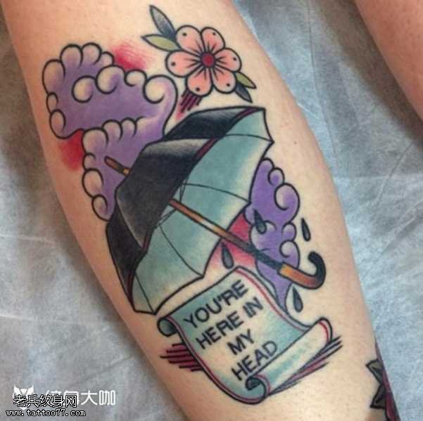 腿部伞书纹身图案