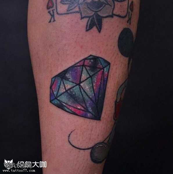 腿部彩钻石纹身图案