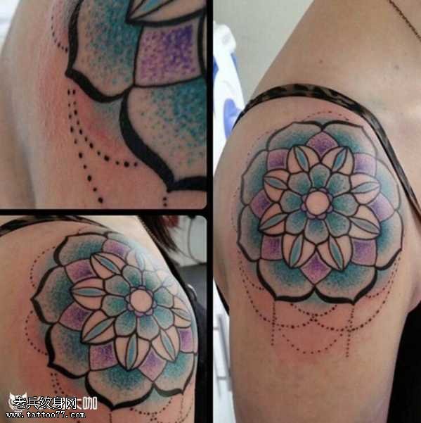 胳膊花朵纹身图案