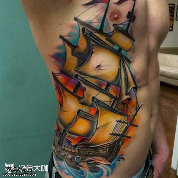 腰部彩色船纹身图案