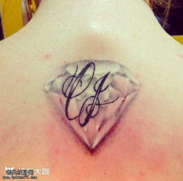 背部钻石纹身图案