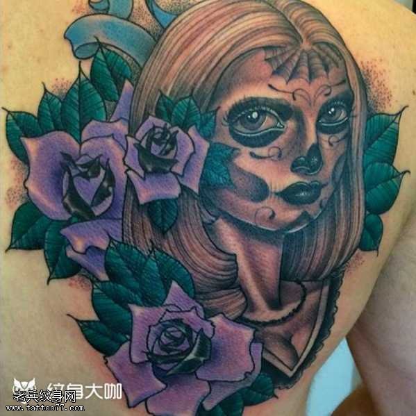 肩部死亡女郎纹身图案