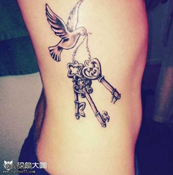 鸽子钥匙纹身图案