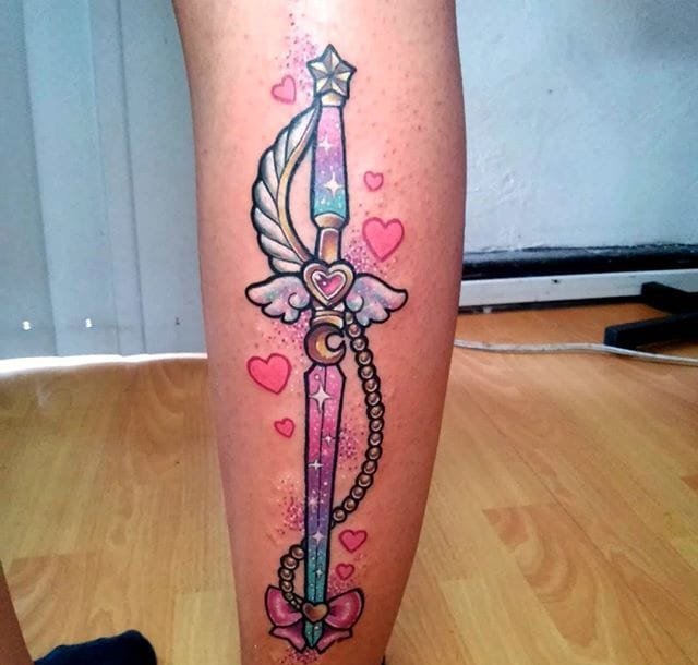 少女心爆棚的粉色魔杖纹身图案来自劳拉那齐