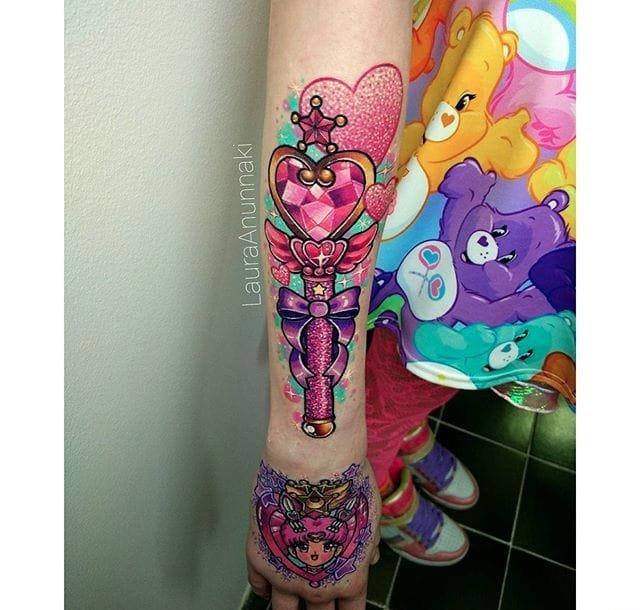 少女心爆棚的粉色魔杖纹身图案来自劳拉那齐