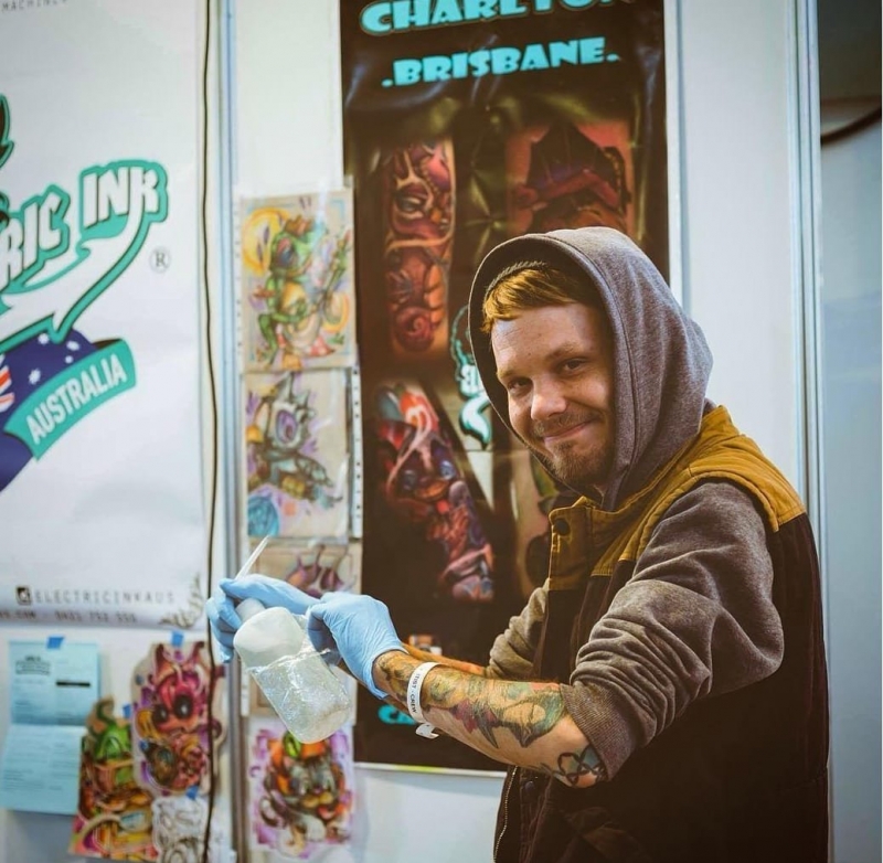 大腿上精致的New School风格恐龙纹身图案