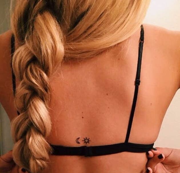 背上微小的日月纹身图案女生小清新