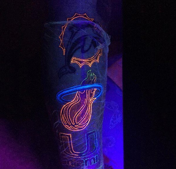 漂亮的彩色荧光隐形纹身图案