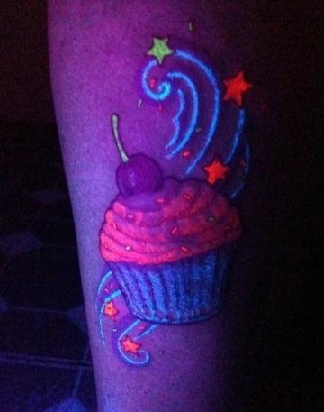 漂亮的彩色荧光隐形纹身图案