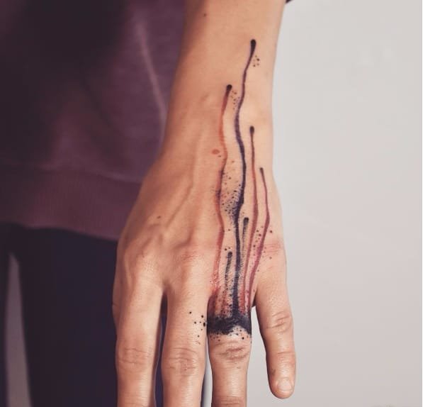 大腿上可爱的动物獾纹身图案