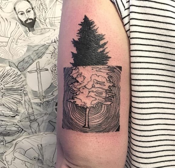 大腿上帅气的线条马纹身图案