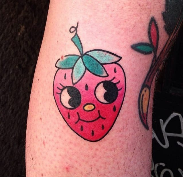 男子手臂上可爱的饼干纹身图案