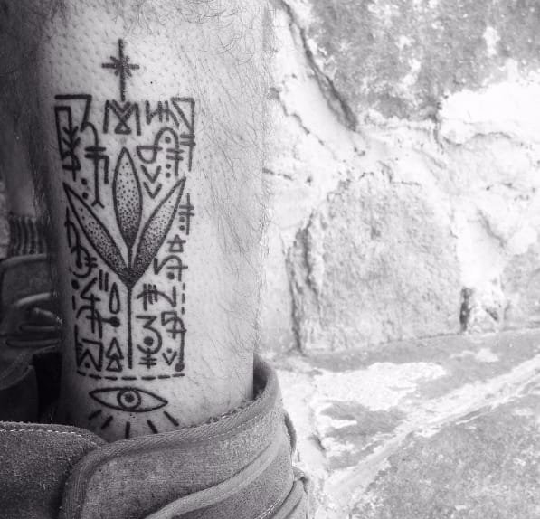 大腿上抽象立体派现代纹身图案